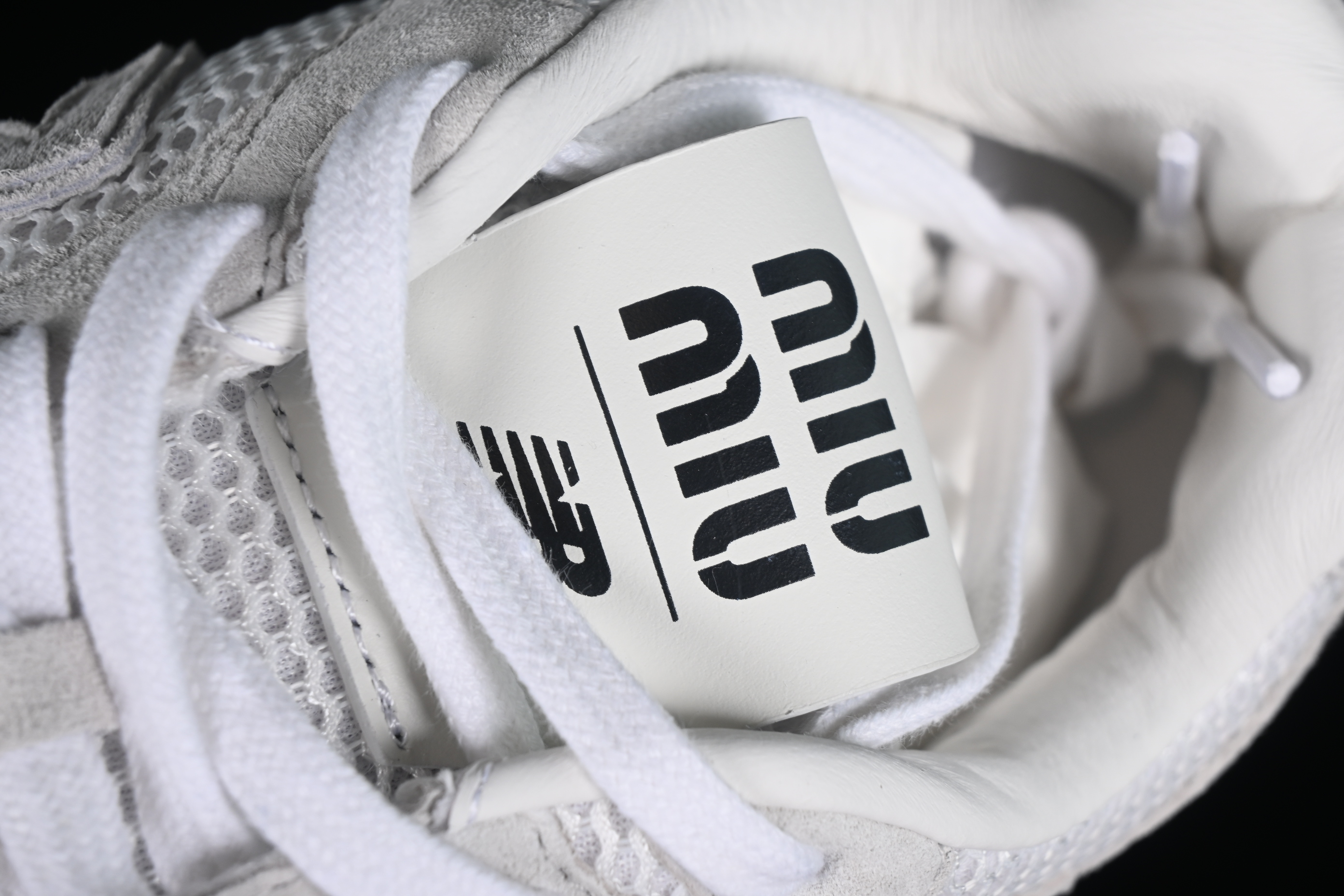 MiuMiu x New Balance 530 Series Low-Top Classic Retro Casual Running Shoes - 55655 White