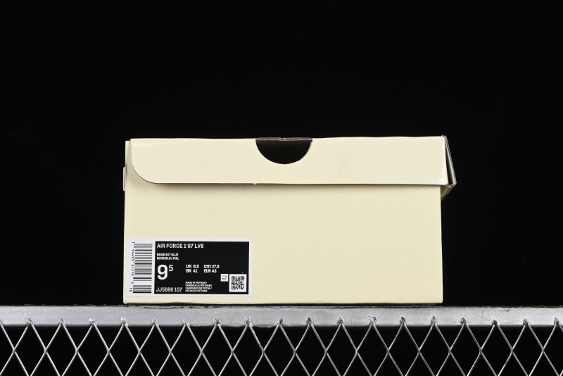 Nike SB Dunk Low Supreme Collaboration - Ice Blue Engraving Anniversary Customized Low-Top Casual Skate Shoes - JJ5688-107