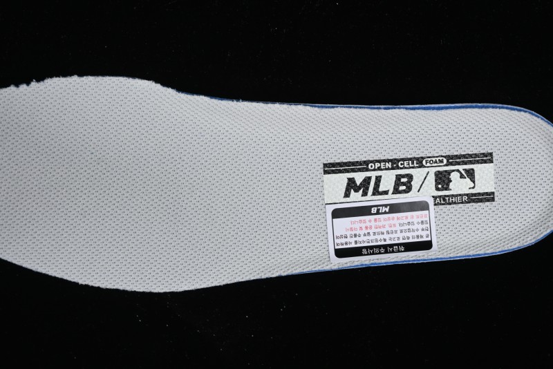 MLB Chunky Liner New York Yankees Hook & Loop Lightweight Platform Sneakers with 6cm Height Increase - 3ASXLMB3N50BKS