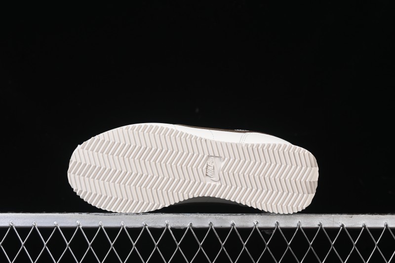 Nike Classic Cortez Leather Retro Running Shoes - DN1791-104