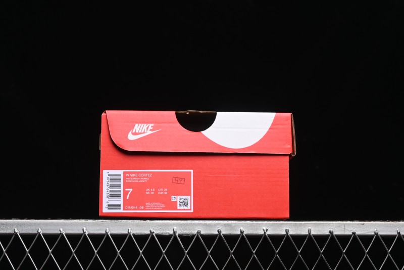 Nike Classic Cortez Leather Retro Running Shoes - DM4044-106