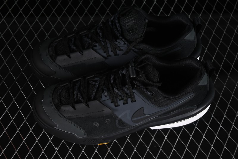 Nike Sacai Zegamadome SP Low-Top Lifestyle Sneakers with Functional Design - HQ8618-001