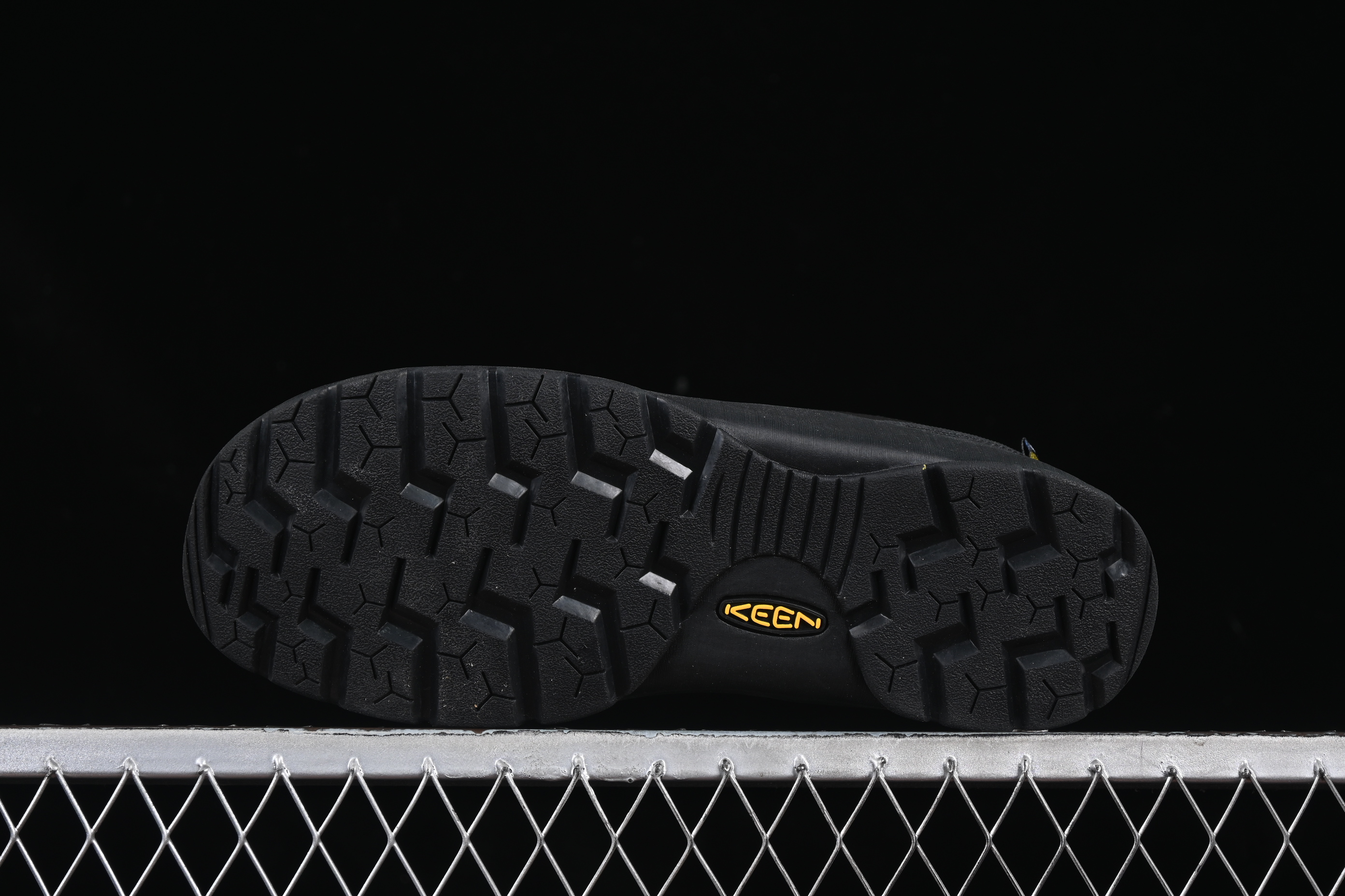 KEEN Men's Jasper II Waterproof Sneaker - All-Black Minimalist Design