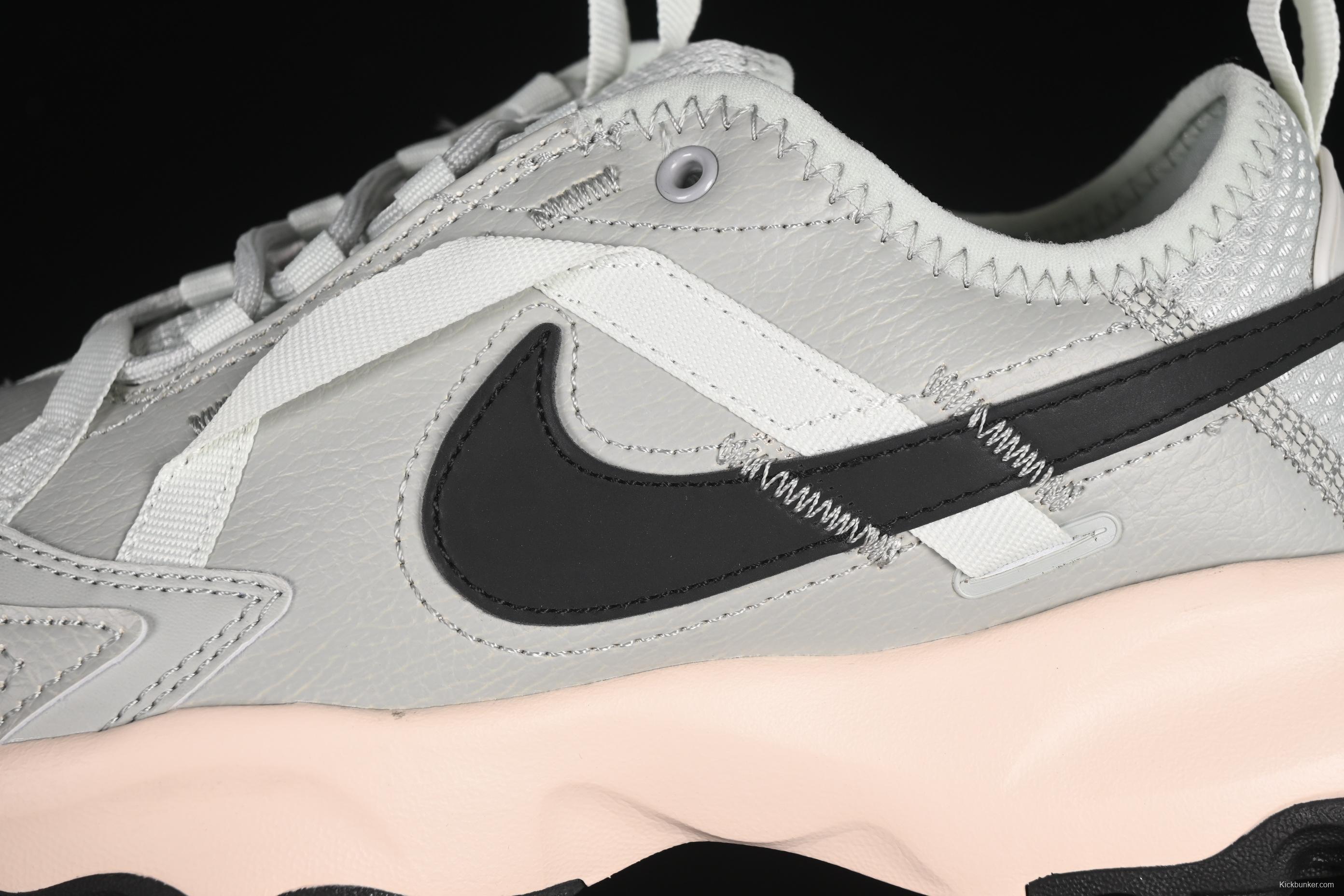 Nike TC 7900 Retro Chunky Sneakers with Reflective Swoosh and Cushioned Sole - DD9682-004