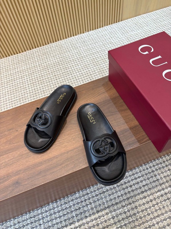 2025 Women Gucci Black Leather Slippers Interlocking G LY00230