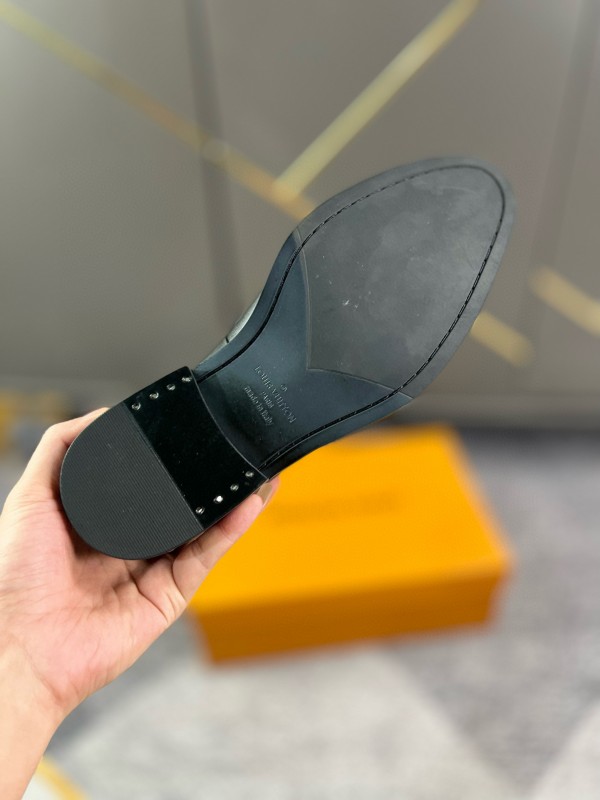 2024 Men Louis Vuitton Black Leather Leather Formal Slip-On LO001
