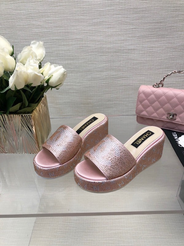 2025 Women Chanel Pink Leather Slippers LY00320