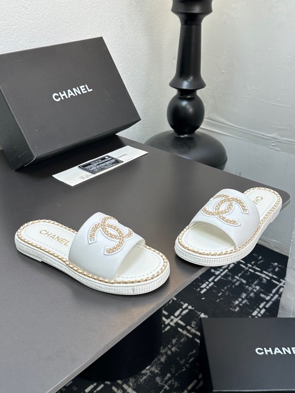 2025 Slippers CHANEL White Leather Woven Chain CC Logo LY00320