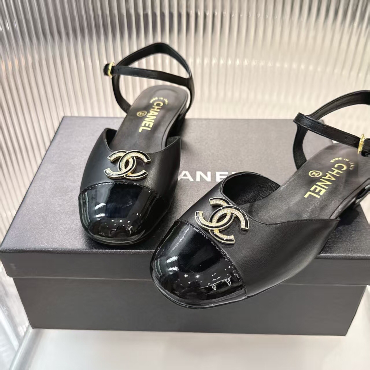 2025 Women Chanel Black Leather Patent Leather Loafers