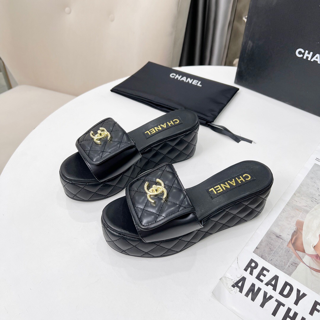 2025 Women Chanel Black Leather Slides