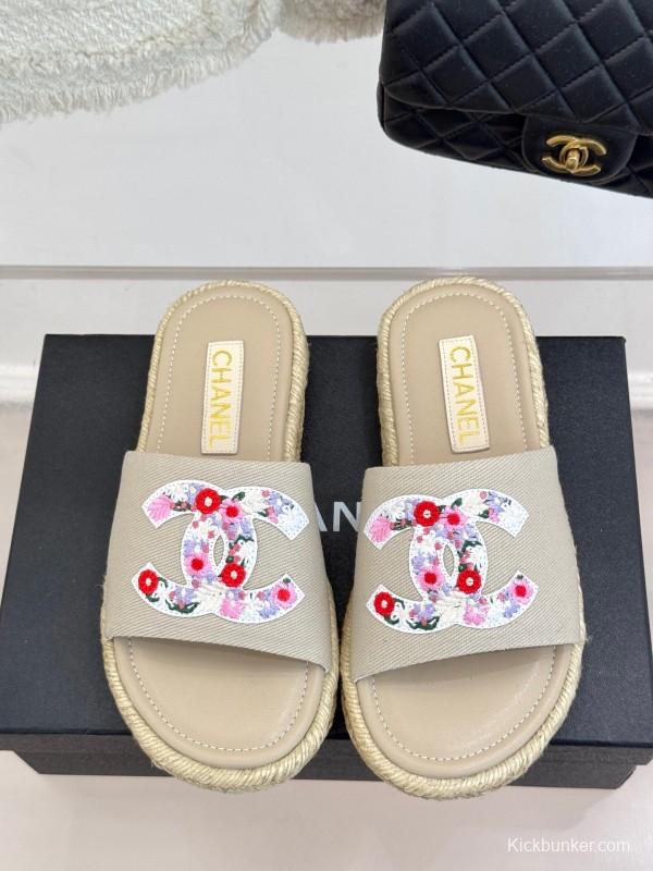 2025 Slippers Chanel Beige Floral Embroidery Espadrille KFY00230