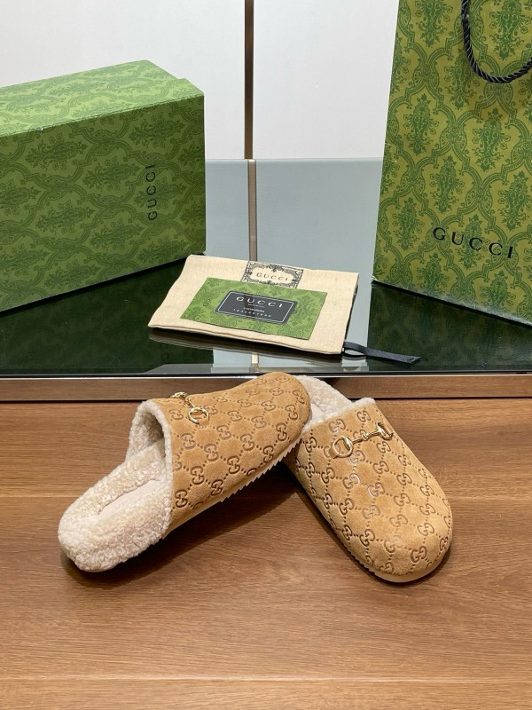 2024 Gucci beige leather slippers GG pattern