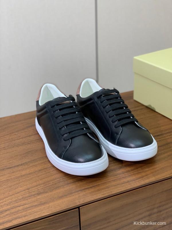2025 Men Brunello Cucinelli Black Leather Casual Sneakers With White Rubber Sole And High Elasticity Insole KFY00310(M)