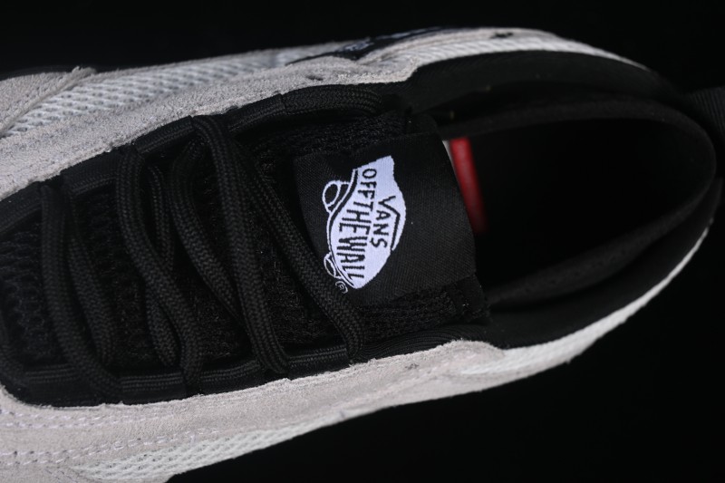 Vans Safe Brady Low Vulcanized Retro Skateboarding Shoes - VN000EEHBWI