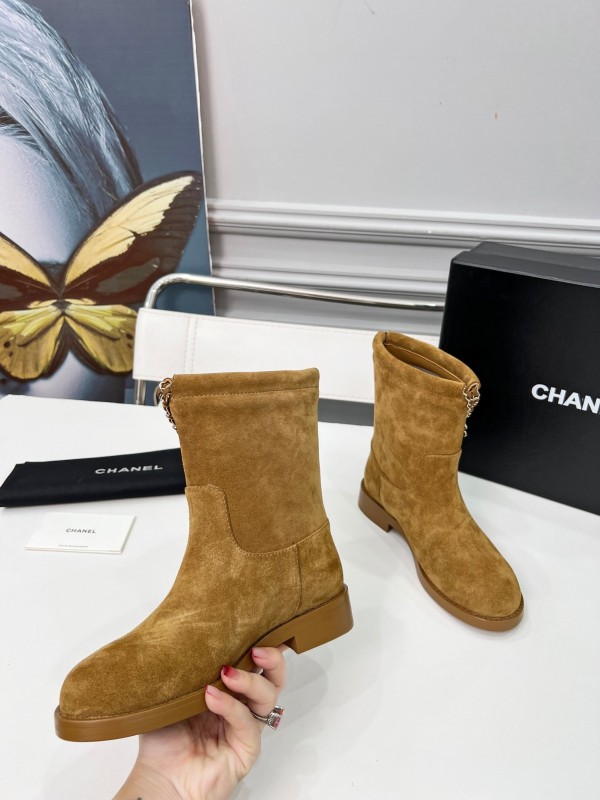 Chanel Quilted Leather Flat Ankle Boots with Four-Leaf Clover and CC Logo - LY00400