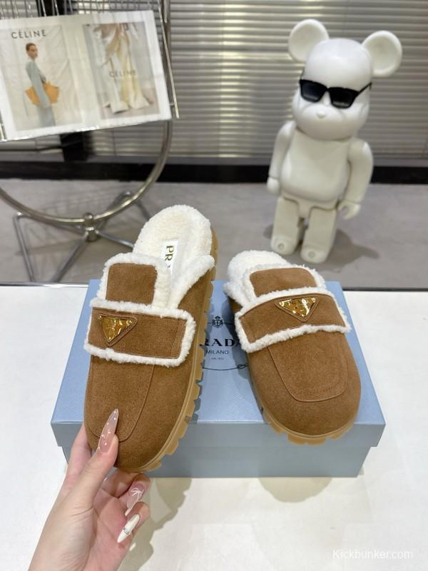 Prada Fall/Winter 2025 New Fur Mule Slippers Triangle Buckle Bread Head Semi-Slippers - KFY00270
