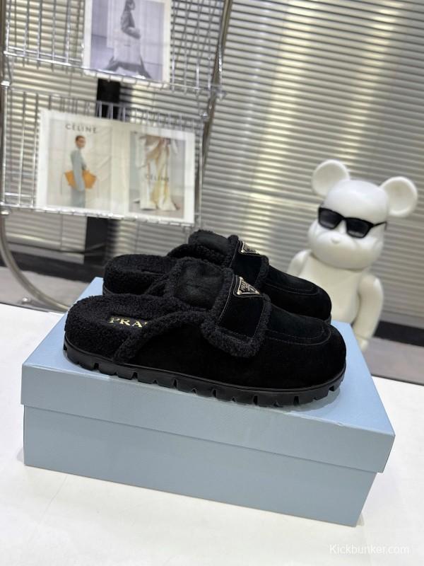 Prada Fall/Winter 2025 New Fur Mule Slippers Triangle Buckle Bread Head Semi-Slippers - KFY00270