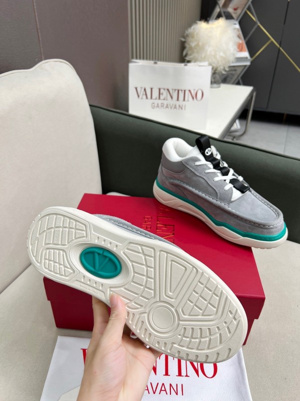 VALENTINO RUNBOOT Mid-Top Athletic Shoes with Urban Casual Design - AS00380