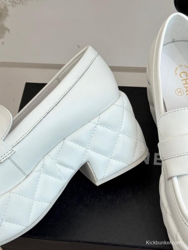 Chanel 25K Fall/Winter New Double C Platform Loafer Shoes with Waterproof Platform - KFY00320