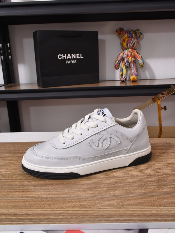 Chanel Loafers Classic Style with Gradient Logo and Platform Sole - KFY00350