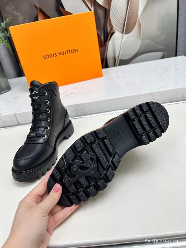 Louis Vuitton Territory Flat Boots with Monogram Embossing and Metal Eyelets - LY00310