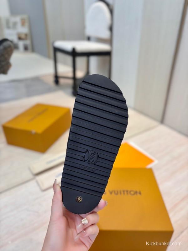 Louis Vuitton 2025 SS Monogram Sandals Couple Edition - KFY00280
