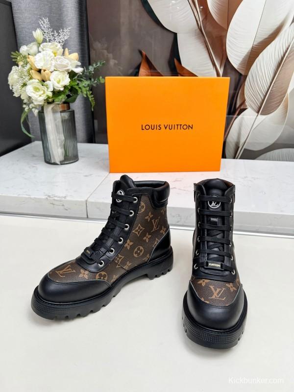 Louis Vuitton Territory Flat Boots with LV Circle Logo and Rubber Outsole - LY00310