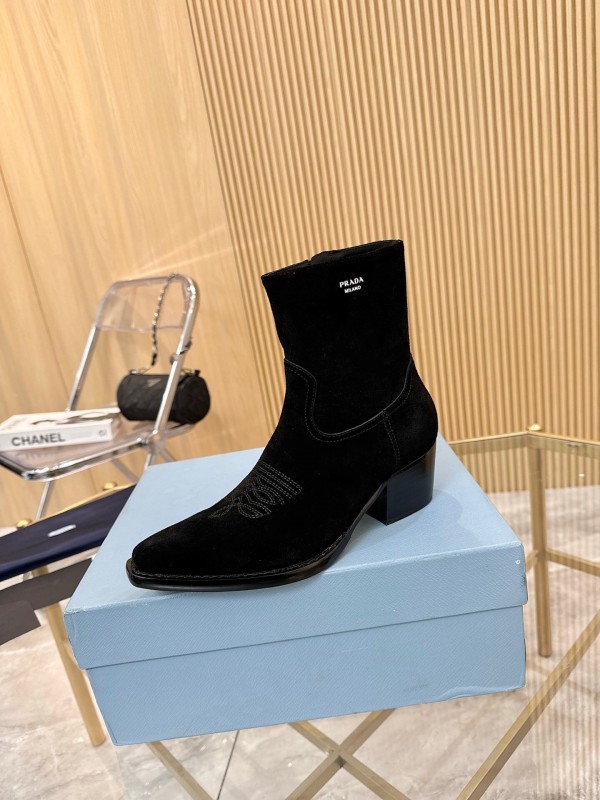 Prada Classic Pointed Boots 2025 SS Collection - L Y00330