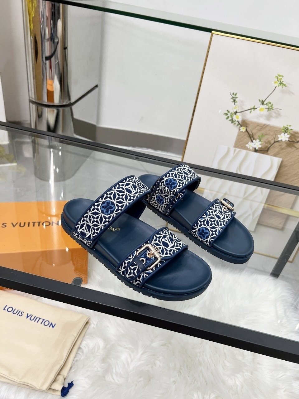 Louis Vuitton Spring/Summer 2025 New Slippers with Embroidered Design and 4cm Platform - LY00250