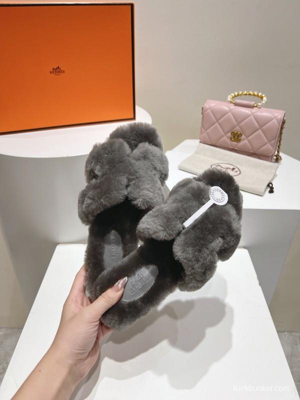 Hermès 2025 SS Love Fur Slippers Flat Sole Autumn Winter Collection - LY00240