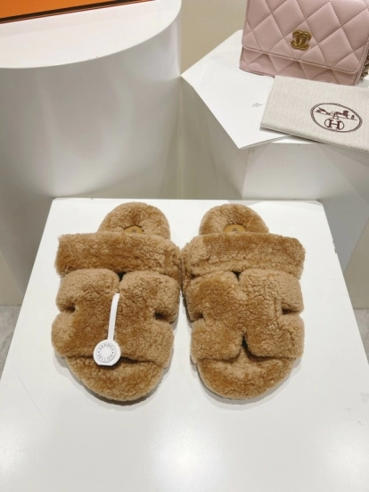 H Love Erjiu Full Wool Slippers with Slightly Curled Fur - LY00270