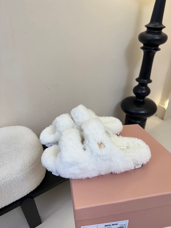 Miu Miu Spring/Summer 2025 Fur Slides - KFY00310