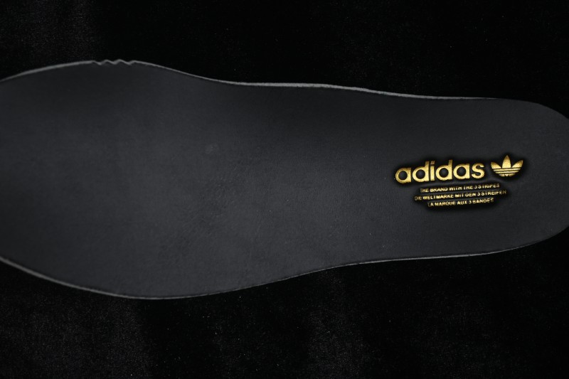 Adidas Samba OG Casual Slip-On Shoes with Retro Design - KH7718