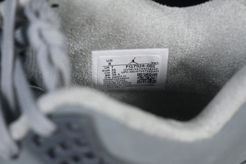 Nike Air Jordan 4 Retro SE Running Shoes with Smoke Grey and Cement Grey Colorway - FQ7928-001