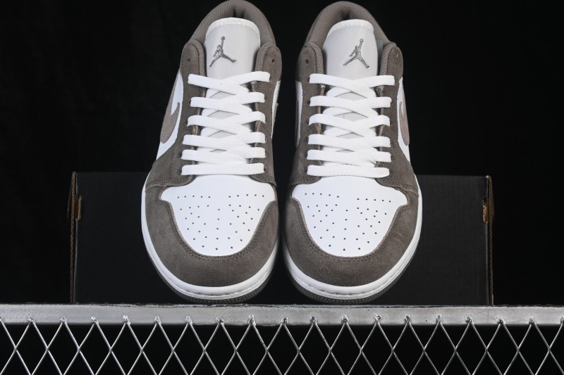 Nike Air Jordan 1 Low Retro Basketball Shoes with Classic Colorway and Durable Construction - 553558-046