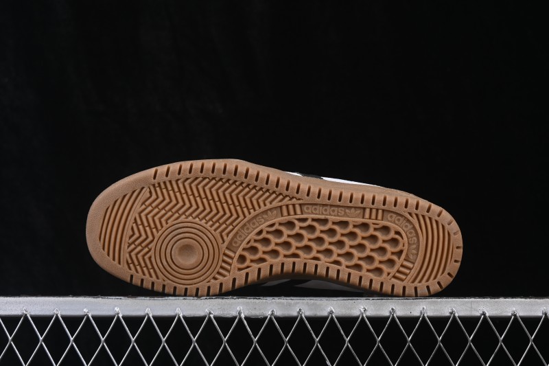 Adidas Originals Bermuda Low-Top Skateboarding Shoes with Non-Slip and Lightweight Design - CQ2782
