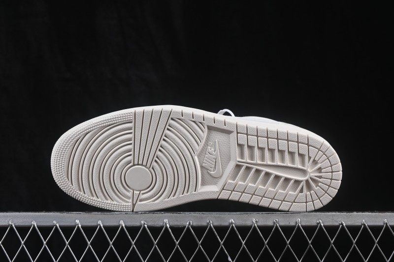Nike Air Jordan 1 Retro Low OG Men's Basketball Shoes with Classic Swoosh Design - HQ6998-100