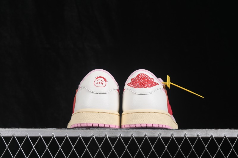 Nike Travis Scott x Air Jordan 1 Low OG Retro Basketball Shoes with Reverse Swoosh Design - IQ7604-101