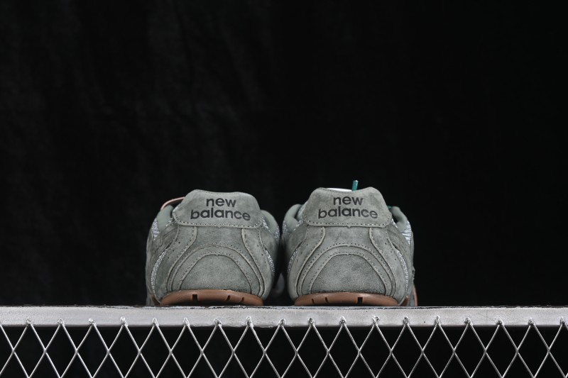 MiuMiu x New Balance 530 Low-Top Classic Retro Lifestyle Sneakers with Deconstructed Design and Dual Laces - AJD4