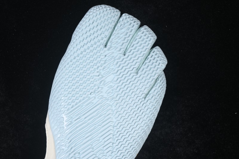 Vibram V-Soul Women's Barefoot Training Shoes with Ballet Five-Toe Design - 26W7205