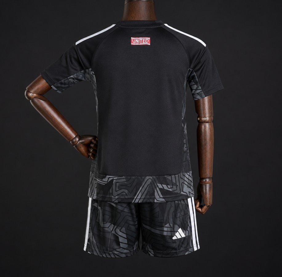 26/27 Kids Manchester United Home Goalkeeper Black/White Jersey + Shorts Set